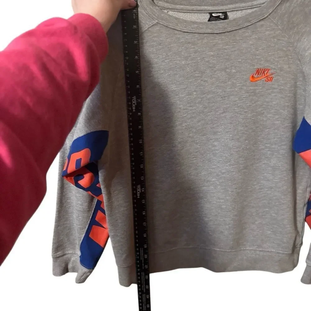 Nike SB – Kids Heather Gray Pullover Sweatshirt, Size Women’s M / Boys Large